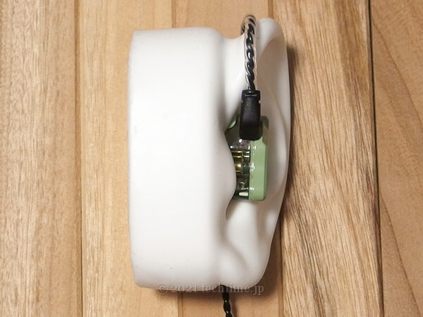 CCZ Emeraldをシリコン耳モデルに装着した状態の画像2